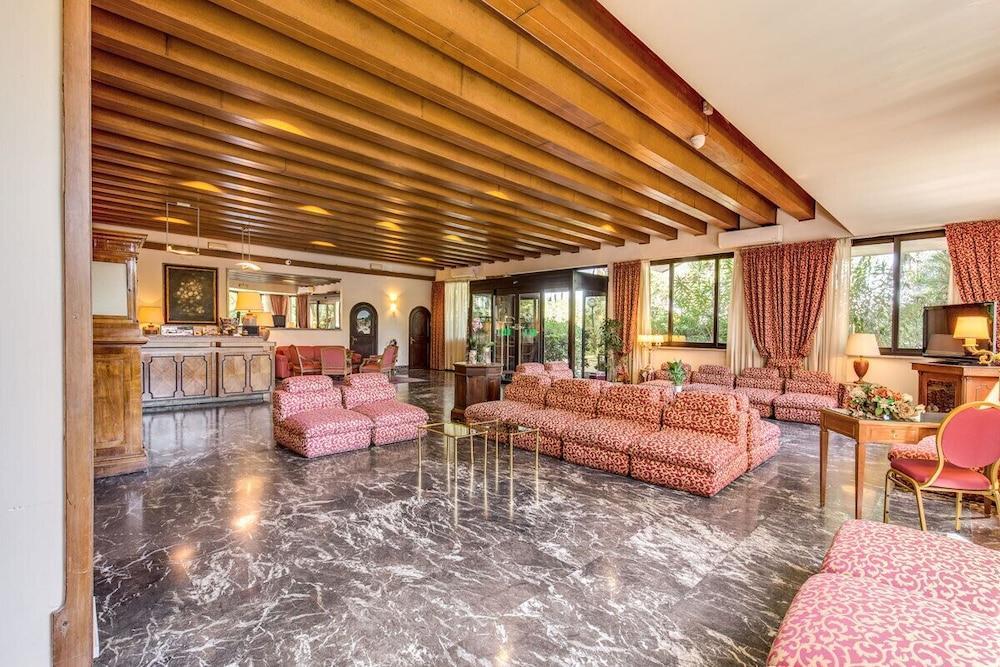 Hotel Pinewood Roma