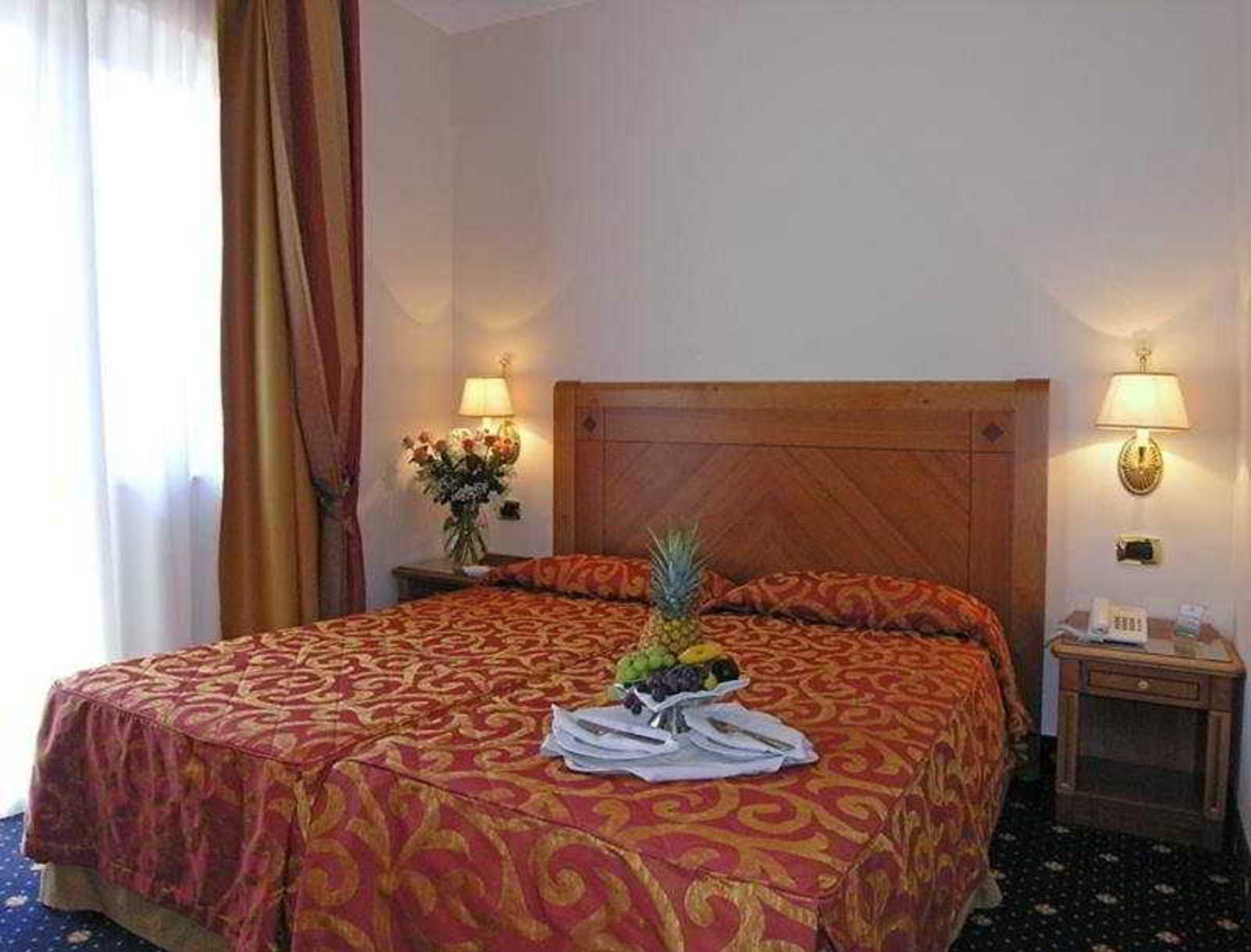 Pinewood Hotel