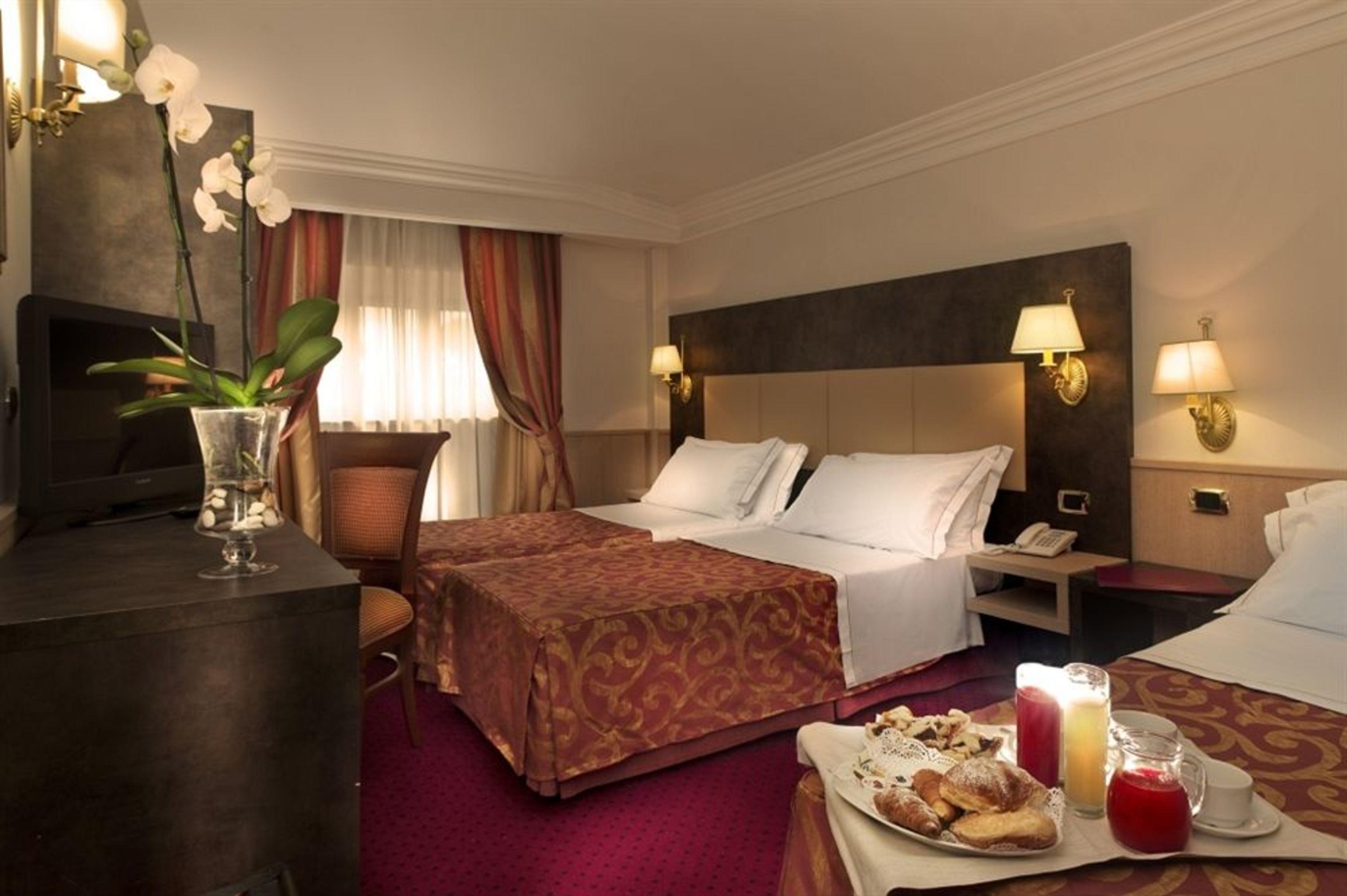 Pinewood Hotel 4*