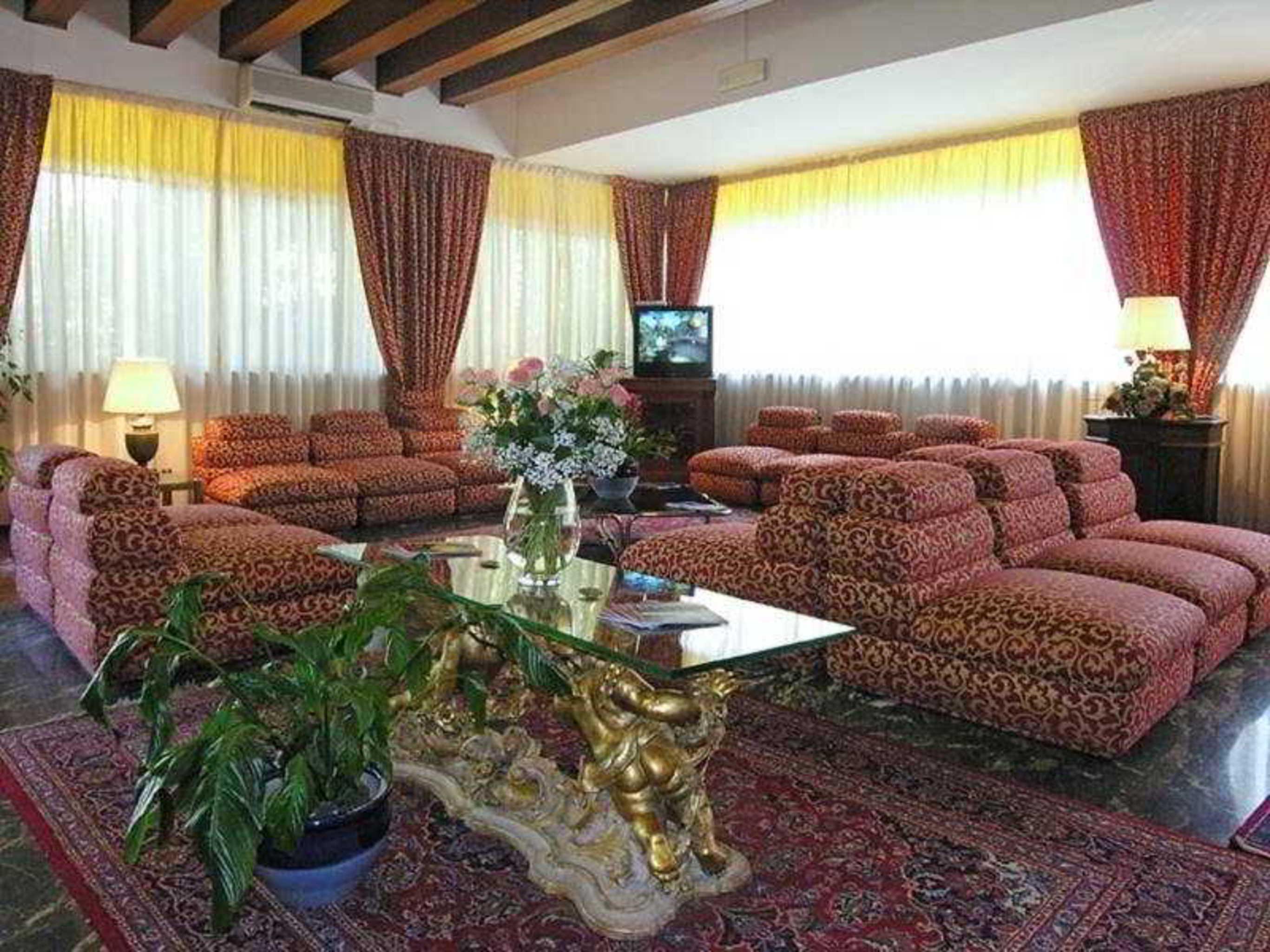 Pinewood Hotel 4*