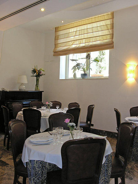 Pinewood Hotel