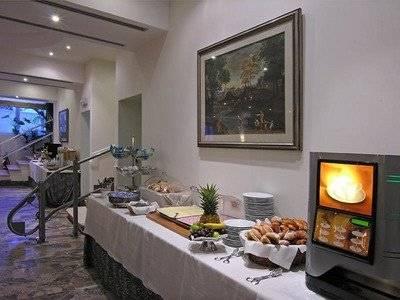 Pinewood Hotel 4*