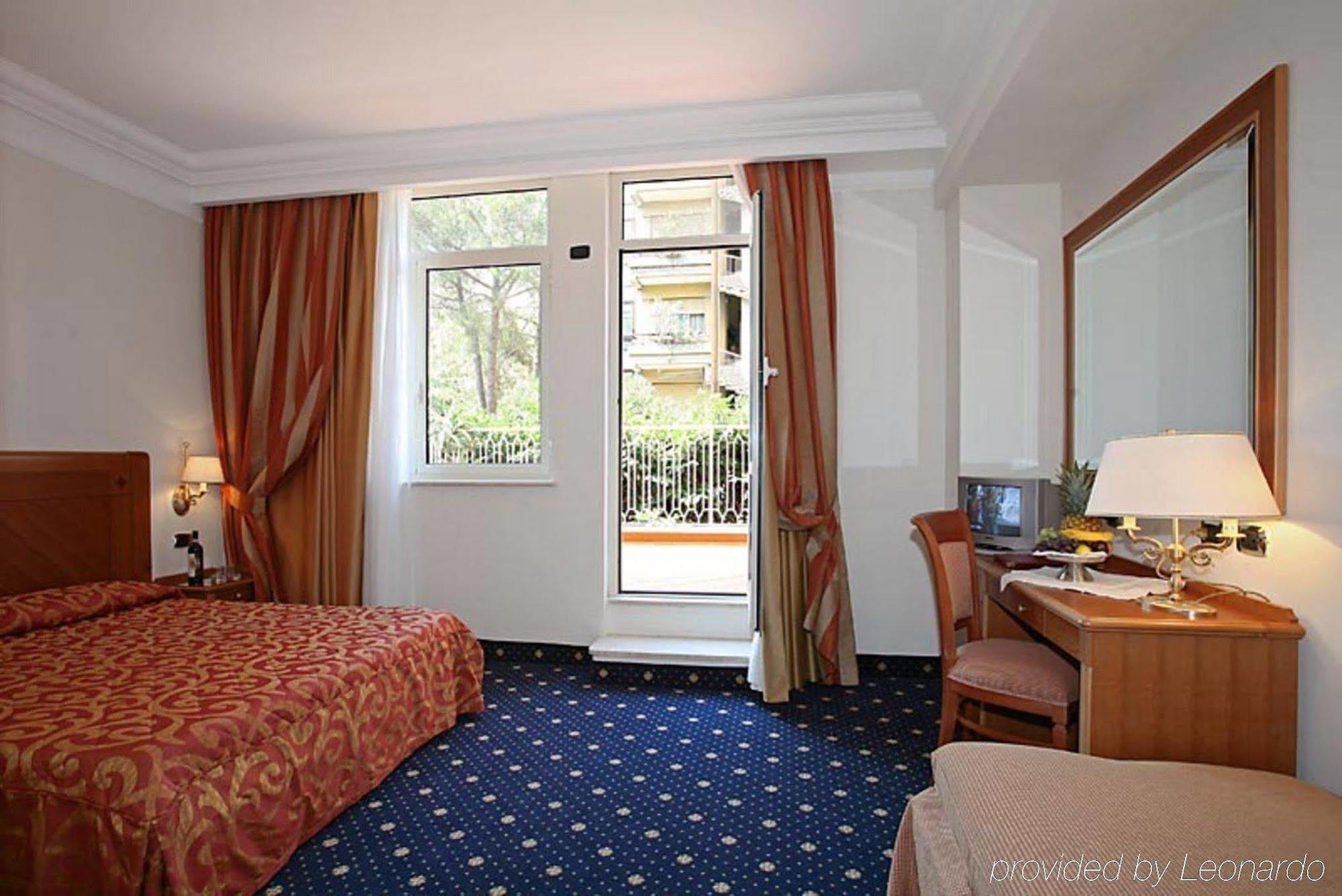 Pinewood Hotel 4*